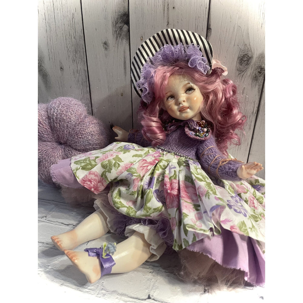 Collectible porcelain doll "Mona".