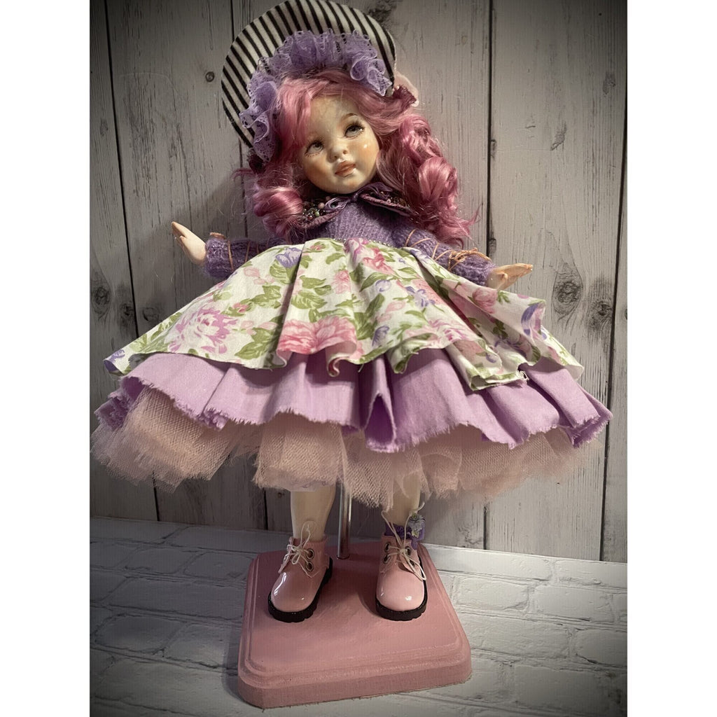Collectible porcelain doll "Mona".