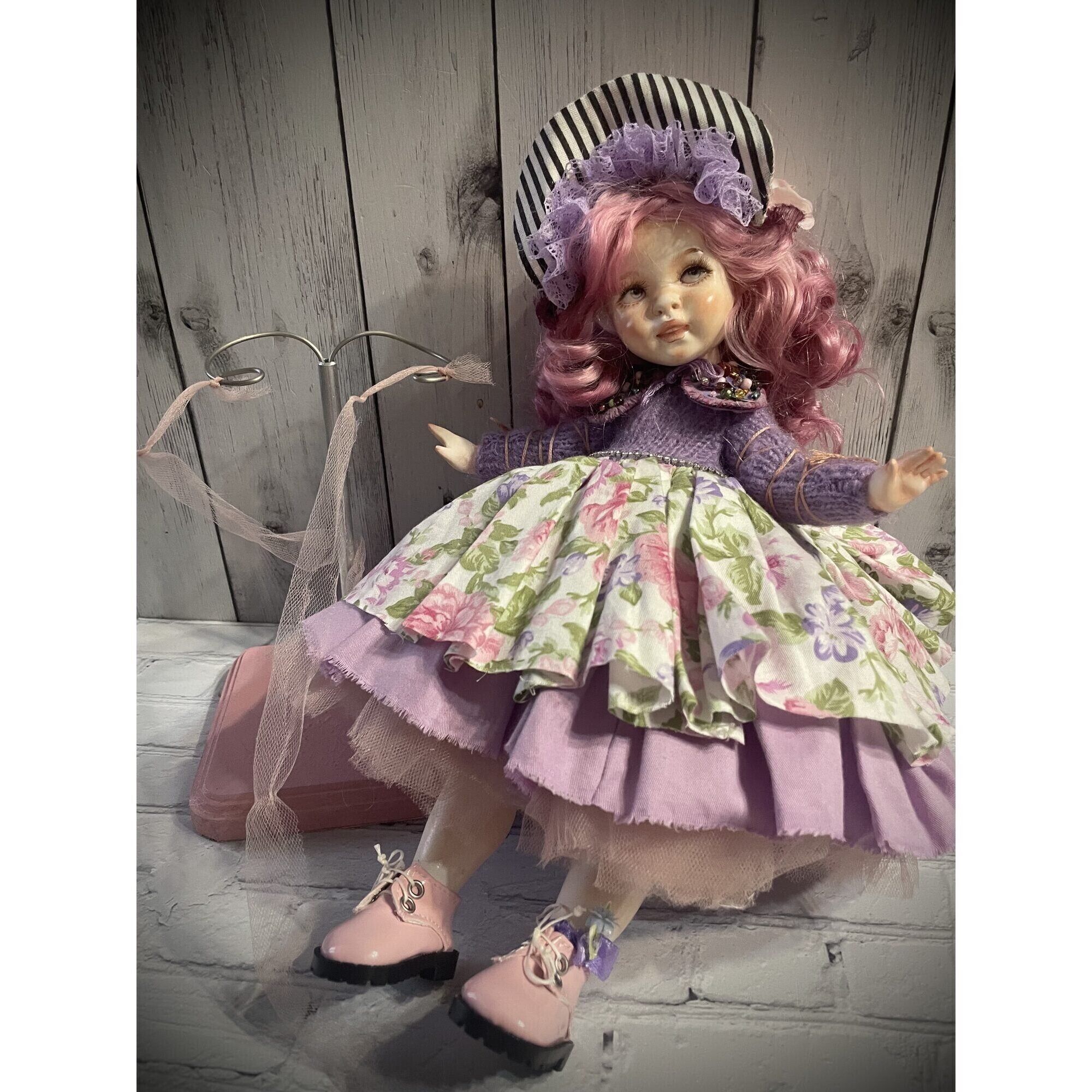 Collectible porcelain doll "Mona".