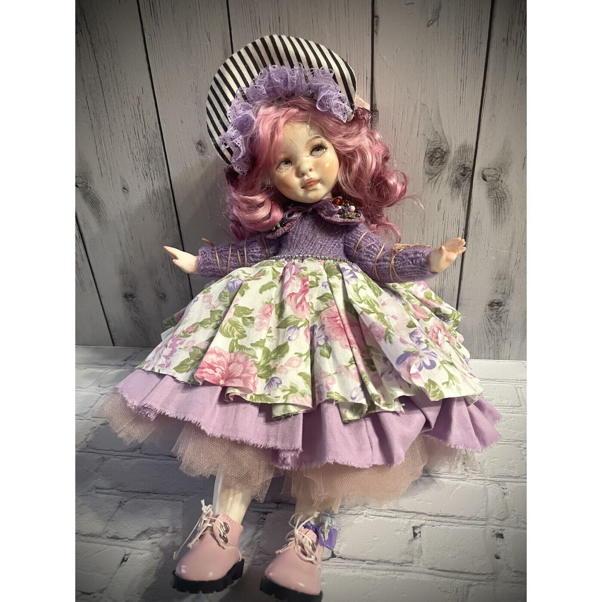 Collectible porcelain doll "Mona".