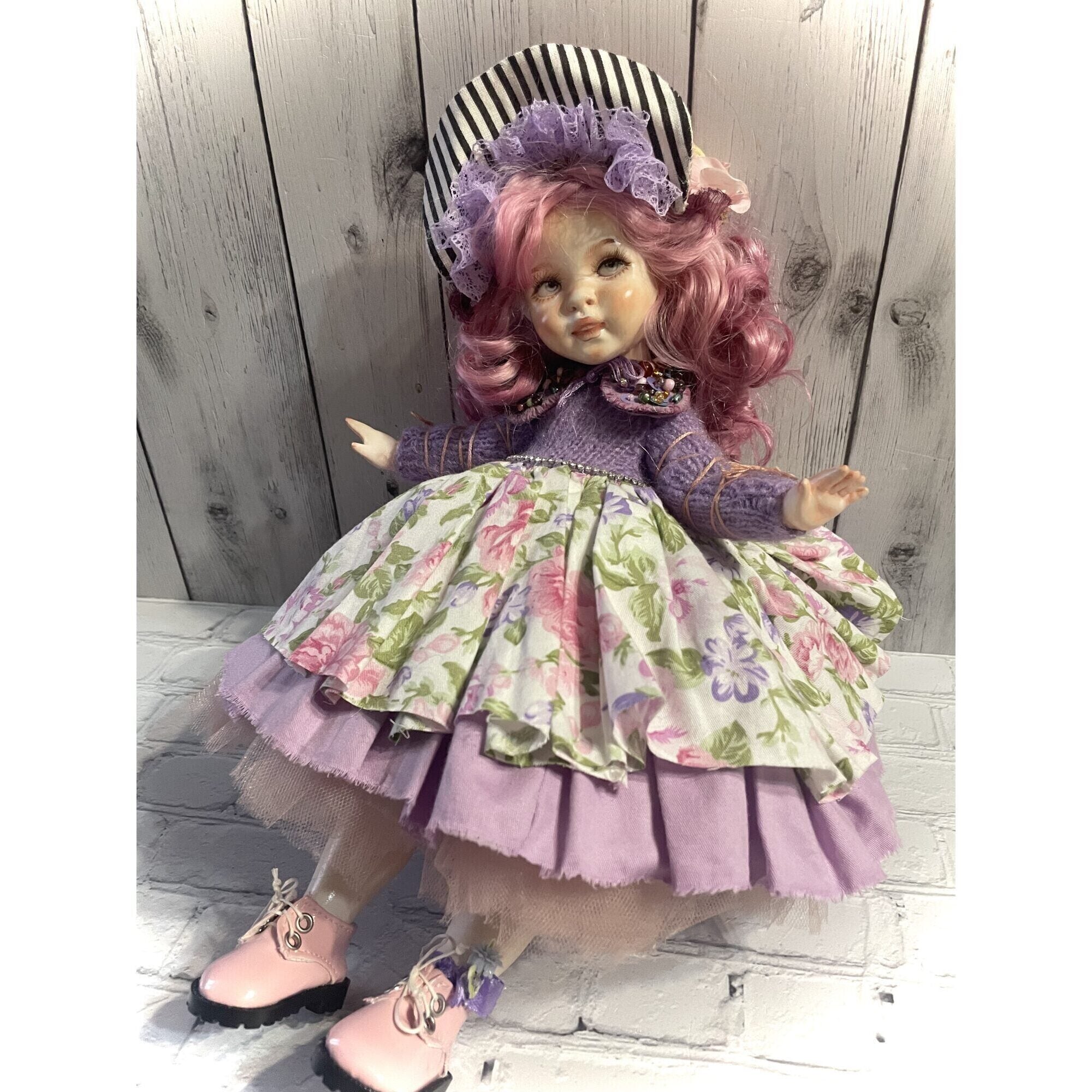 Collectible porcelain doll "Mona".