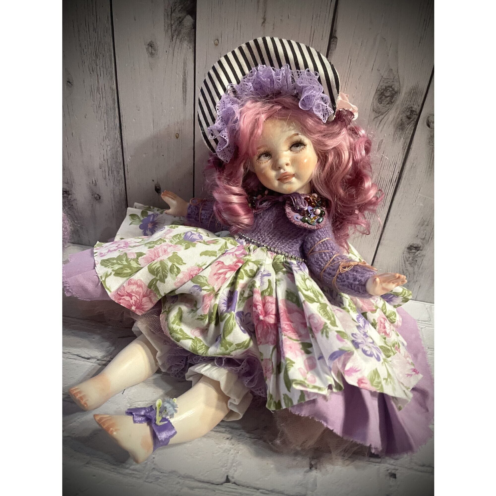 Collectible porcelain doll "Mona".