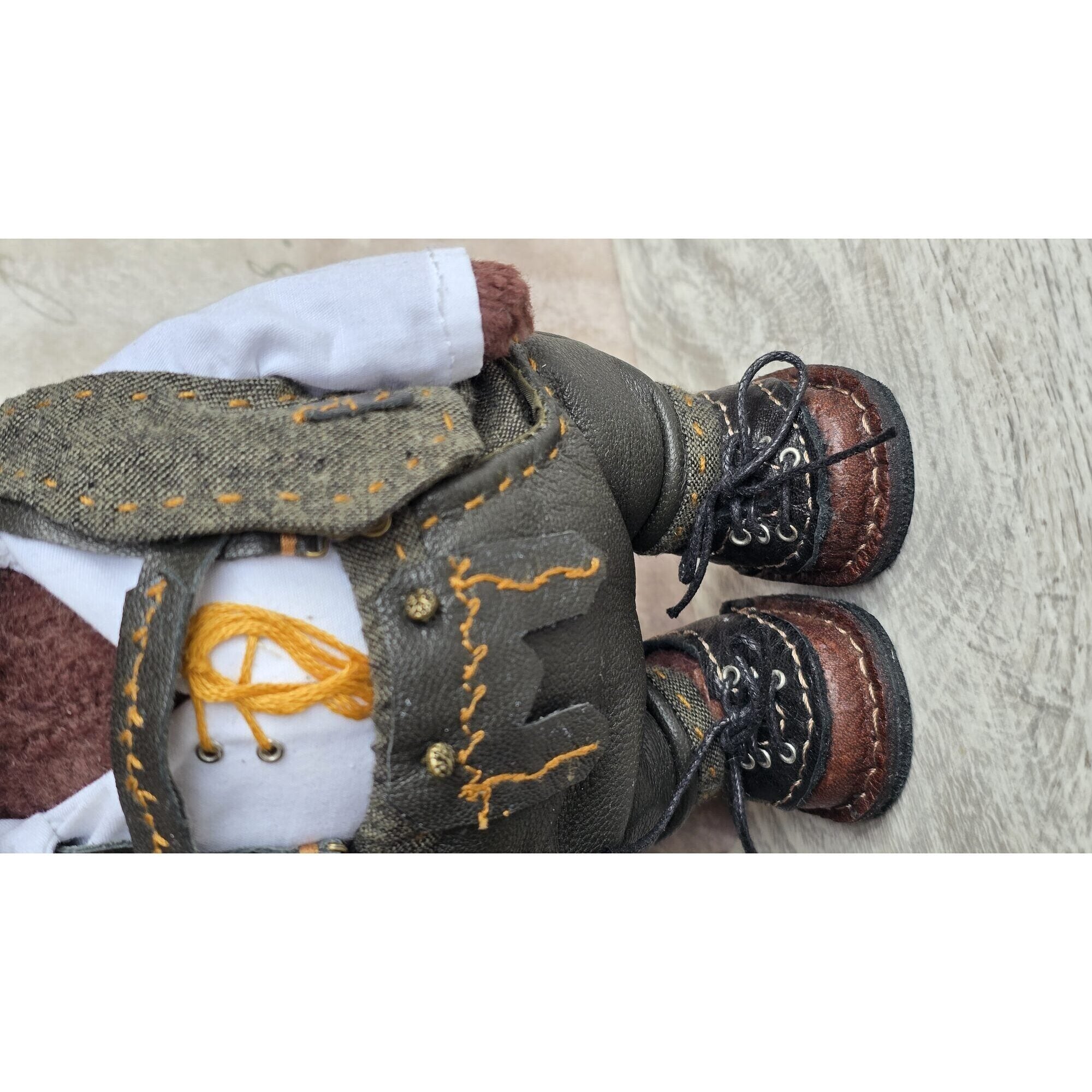 Teddy bears in Bavarian style