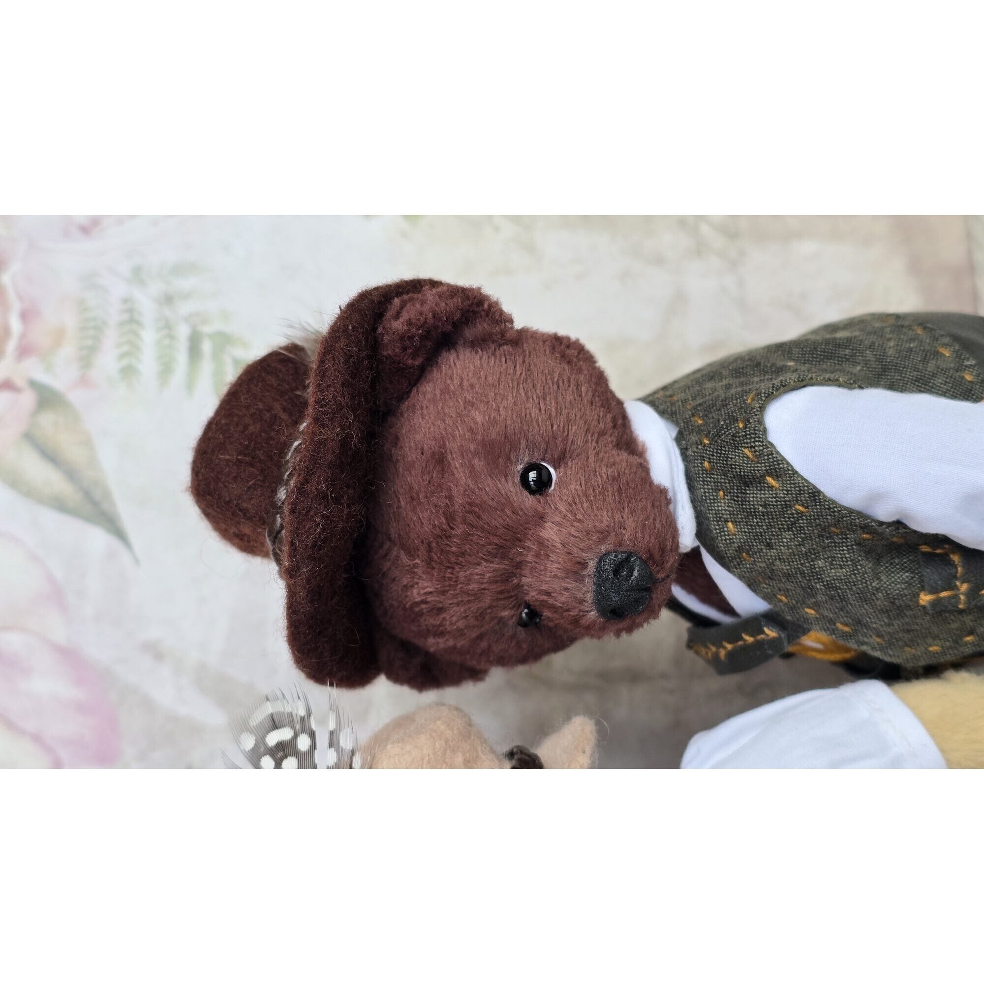 Teddy bears in Bavarian style