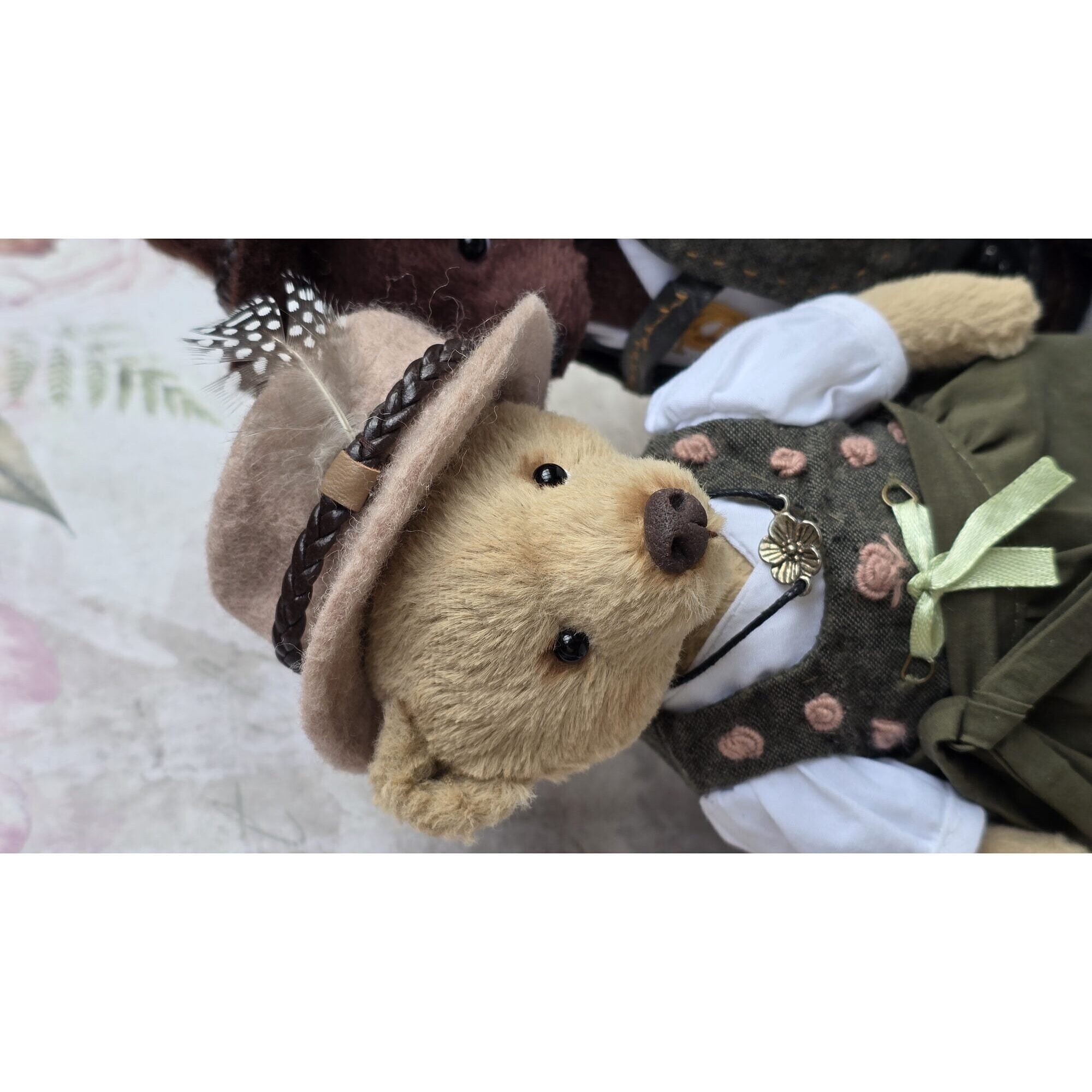 Teddy bears in Bavarian style
