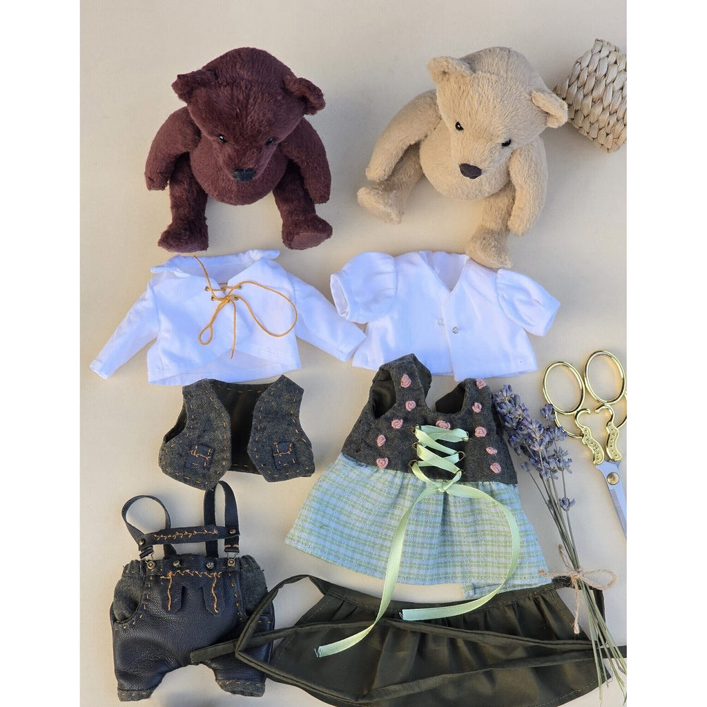 Teddy bears in Bavarian style
