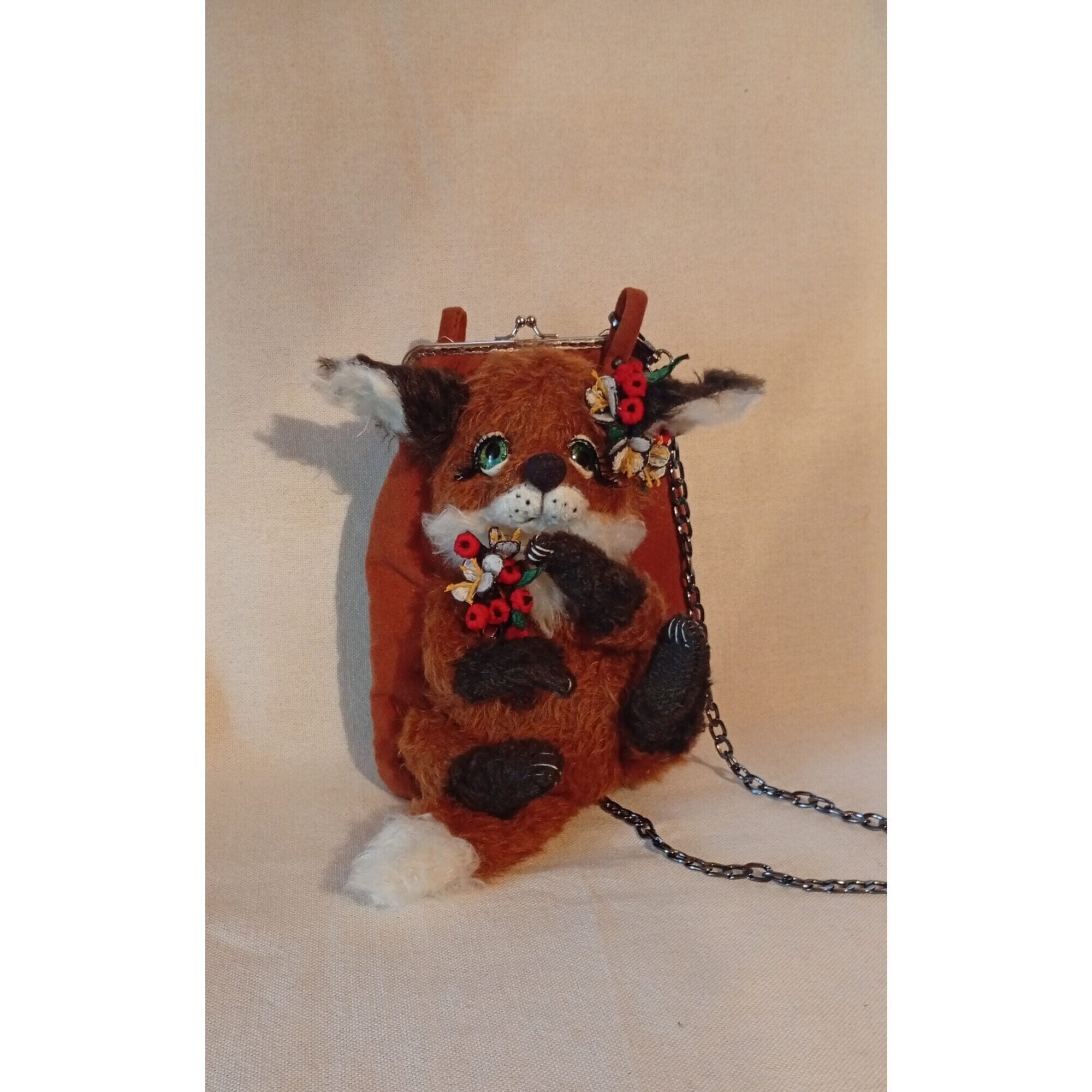 The fox bag,a handbag for a phone with mechanical music usin